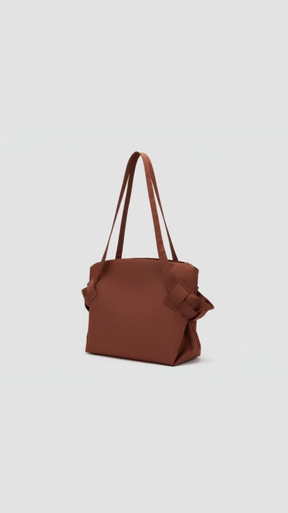 2'si 1 Arada Çanta: Dönüşebilen Tote Çanta